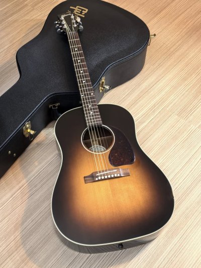Gibson J-45 Standard