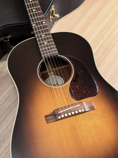 Gibson J-45 Standard