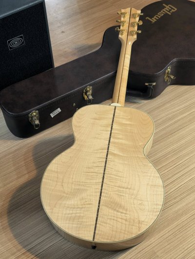 Gibson SJ-200 Standard