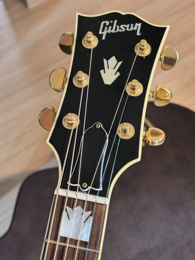 Gibson SJ-200 Standard