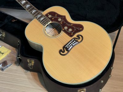 Gibson SJ-200 Standard