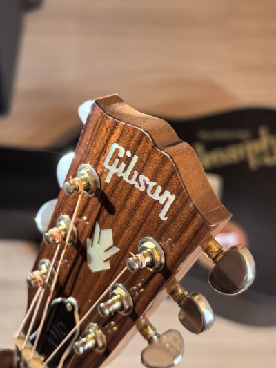 Gibson Songwriter Deluxe Studio