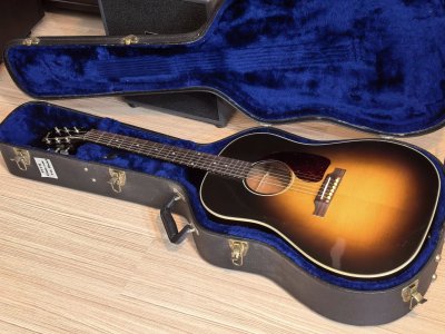 Gibson J-45 Standard