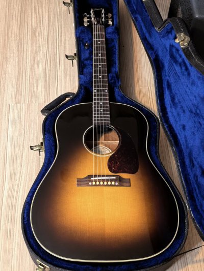 Gibson J-45 Standard