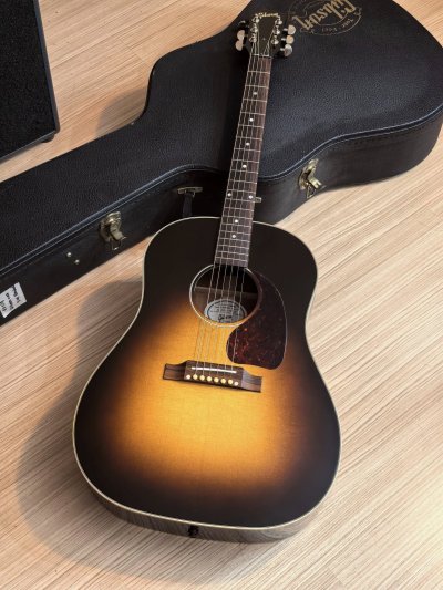 Gibson J-45 Standard