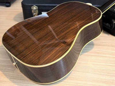 Gibson J-45 Custom Vine Limited Edition