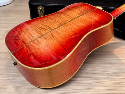 Gibson Dove Custom Shop Vintage Cherry Sunbrust Limited