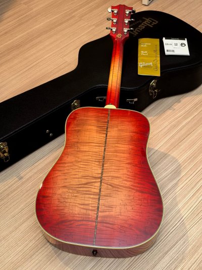 Gibson Dove Custom Shop Vintage Cherry Sunbrust Limited