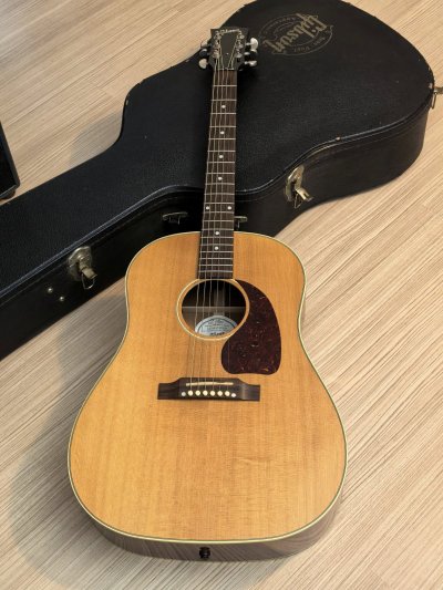 Gibson J-45 Standard