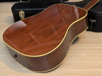 Gibson Hummingbird Cherry Brust