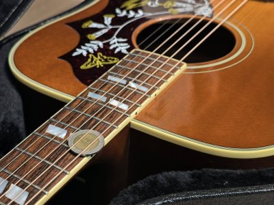 Gibson Hummingbird Cherry Brust
