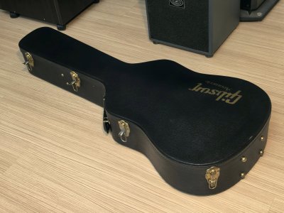Gibson Hummingbird Cherry Brust