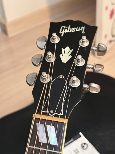 Gibson Hummingbird Cherry Brust