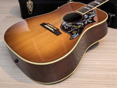 Gibson Hummingbird Cherry Brust