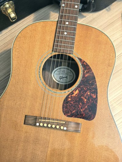 Gibson J-15 All Solid Walnut