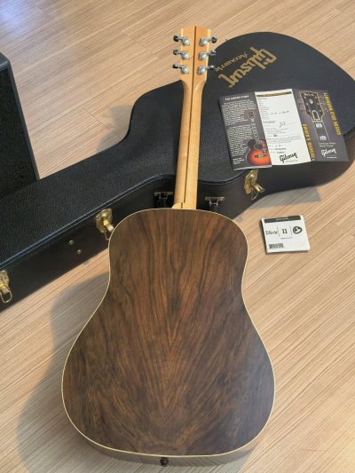 Gibson J-15 All Solid Walnut