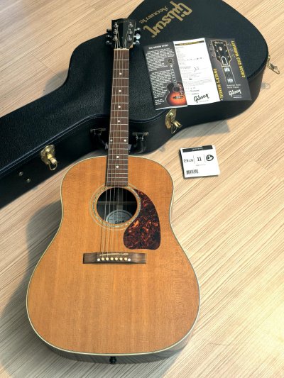 Gibson J-15 All Solid Walnut