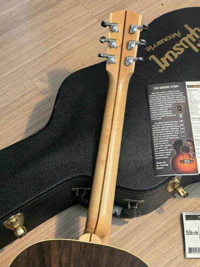 Gibson J-15 All Solid Walnut