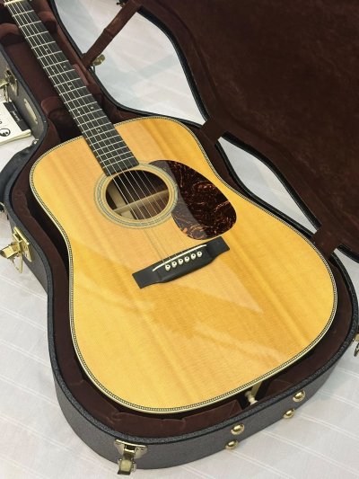 Martin HD-28V