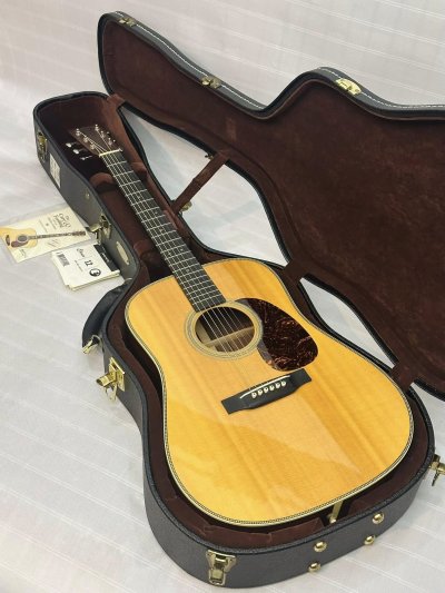 Martin HD-28V