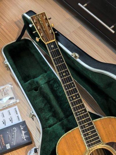 Martin D-42 Standard