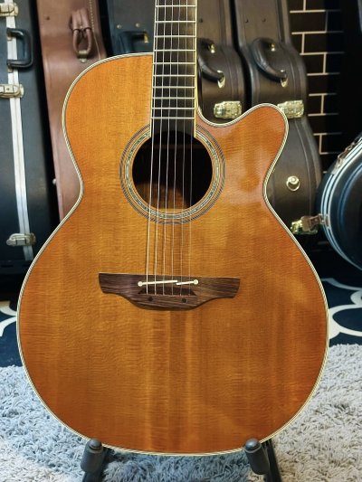 Takamine รุ่นสูง