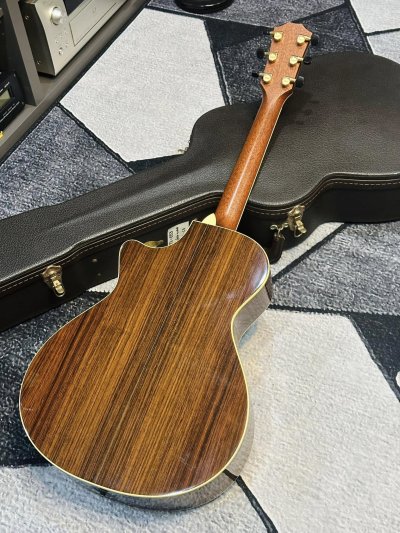 Taylor 812CE