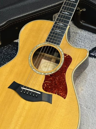 Taylor 812CE