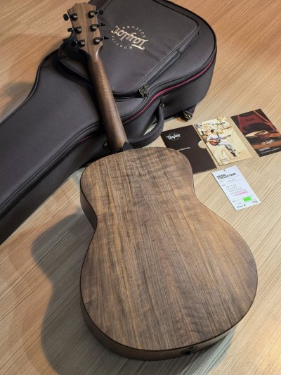 Taylor AD-11e SB Walnut