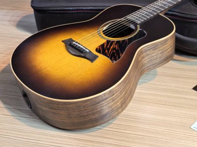 Taylor AD-11e SB Walnut