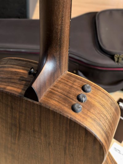 Taylor AD-11e SB Walnut