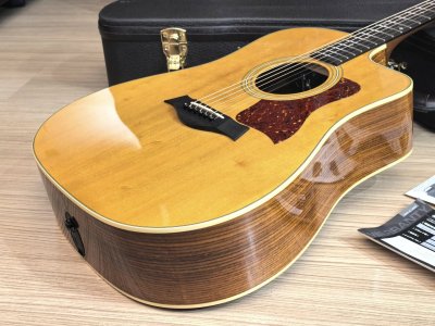 Taylor 210CE DLX
