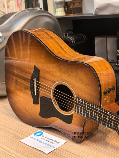 Taylor 220CE Koa DLX
