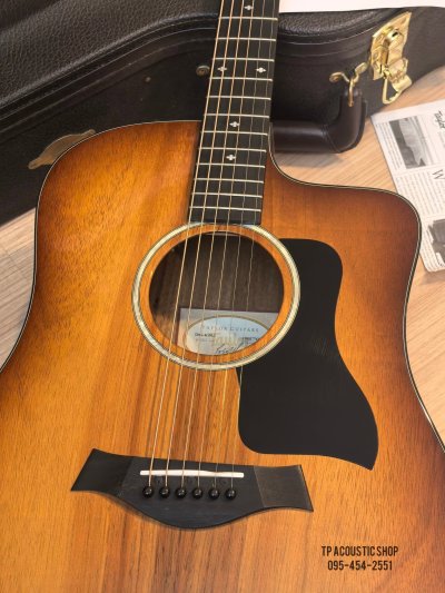 Taylor 220CE Koa DLX