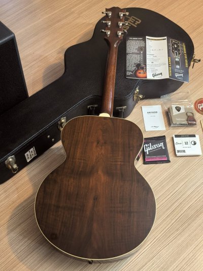 Gibson J-100 Walnut