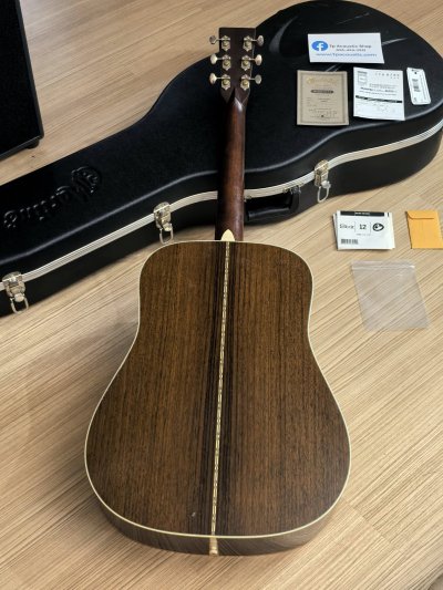 Martin D-28 Standard