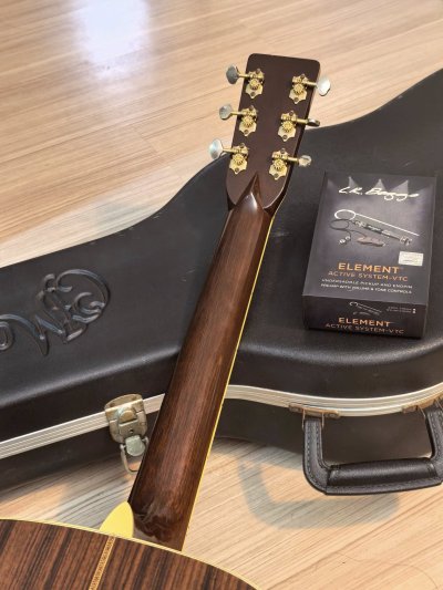 Martin D-42 Standard