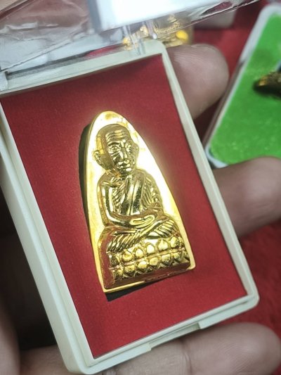 หลวงปู่ทวด เสาร์๕ มหาสิทธิโชค เนื้อกะไหล่ทองพิมพ์หลังหนังสือ พ.ศ.2553 พ่อท่านเขียว วัดห้วยเงาะ