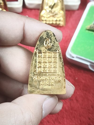 หลวงปู่ทวด เสาร์๕ มหาสิทธิโชค เนื้อกะไหล่ทองพิมพ์หลังหนังสือ พ.ศ.2553 พ่อท่านเขียว วัดห้วยเงาะ