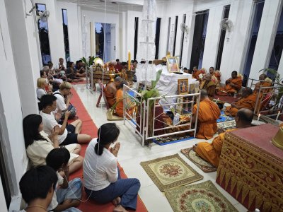 กุมารทองเนื้อดินเผาเจ็ดป่าช้าผสมผงพรายปาฏิหาริย์​ รุ่น พรา​ยโคตร​เศรษฐี​ วัด​โคกสูง​ สงขลา​ (ลุ้นสีในไข่)