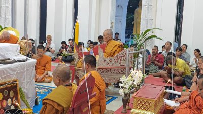 กุมารทองเนื้อดินเผาเจ็ดป่าช้าผสมผงพรายปาฏิหาริย์​ รุ่น พรา​ยโคตร​เศรษฐี​ วัด​โคกสูง​ สงขลา​ (ลุ้นสีในไข่)