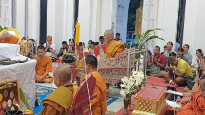กุมารทองไม้ขนุนอุดผงพรายปาฏิหาริย์และสีผึ้ง รุ่น พรายโคตรเศรษฐี วัดโคกสูง สงขลา พ.ศ.2567 สร้าง 15 องค์ในโลก กุมารทองไม้ขนุนอุดผงพรายปาฏิหาริย์และสีผึ้ง รุ่น พรายโคตรเศรษฐี วัดโคกสูง สงขลา พ.ศ.2567 สร้าง 15 องค์ในโลก