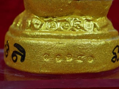 กุมารทองเก้าโกศครูบาชัยชนะ รุ่นแรก รุ่น โชคลาภค้าขายร่ำรวย (ดิน 7ป่าช้า) สูง 6 นิ้ว กรรมการสีทอง