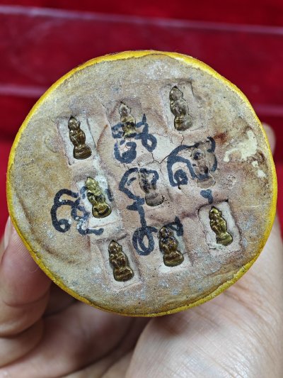 กุมารทองเก้าโกศครูบาชัยชนะ รุ่นแรก รุ่น โชคลาภค้าขายร่ำรวย (ดิน 7ป่าช้า) สูง 6 นิ้ว กรรมการสีทอง