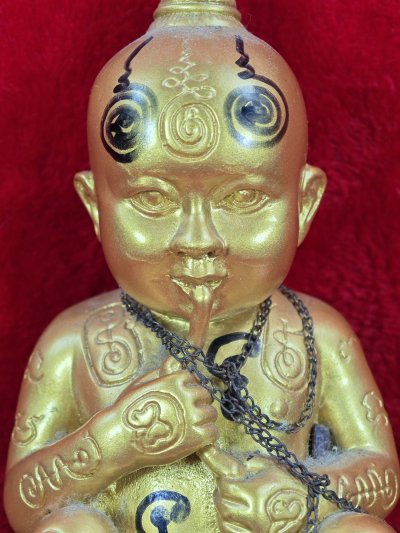 กุมารทองเก้าโกศครูบาชัยชนะ รุ่นแรก รุ่น โชคลาภค้าขายร่ำรวย (โลหะอุดดิน 7ป่าช้า) สูง 7.5 นิ้ว กรรมการสีทอง สร้าง 299ตน