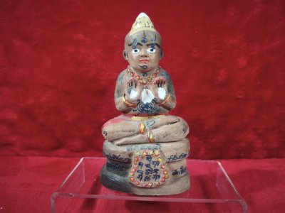 กุมารทองหลวงปู่แย้ม วัดสามง่าม รุ่น 101 ปี (มูลนิธิเจริญหลวงพ่อเต๋ คงทอง) ตัก 3 นิ้ว เนื้อดินเจ็ดป่าช้าสูตรวัด