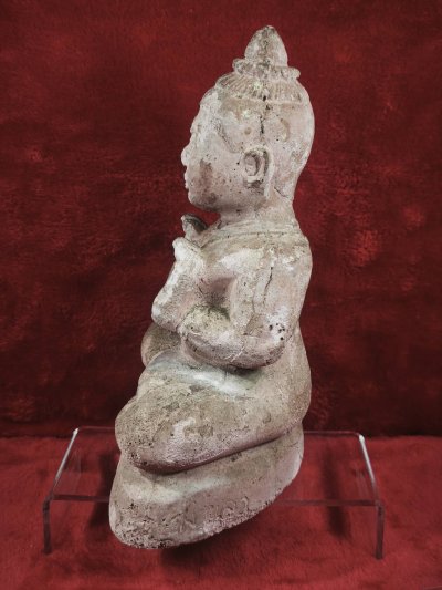 กุมารทององค์นี้ คือ กุมารทองวัดอ่างทอง สงขลา หายากมากครับ พ.ศ.2506 ลพ.เต๋ คงทอง ร่วมปลุกเสกพร้อมพระเกจิดังอีกหลายรูป เกจิสายใต้และอาจารย์ในยุคนั้นร่วมปลุกเสก