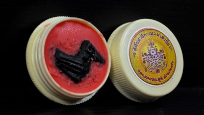 สีผึ้งสาริกาเทวดาคำนึง สุดยอดสาริกาสายวิชาเขาอ้อ พระอาจารย์​ประสูติ​ วัด​ใน​เตา​