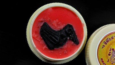 สีผึ้งสาริกาเทวดาคำนึง สุดยอดสาริกาสายวิชาเขาอ้อ พระอาจารย์​ประสูติ​ วัด​ใน​เตา​