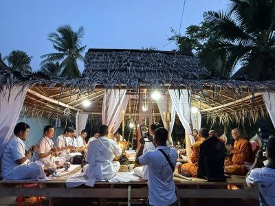 ลูกอมผงพรายพุทธนิมิตรประทานพร อาจารย์เฉลิมชัย มลวิเชียร สำนักพุทธนิมิตร  สร้าง 100 ลูก